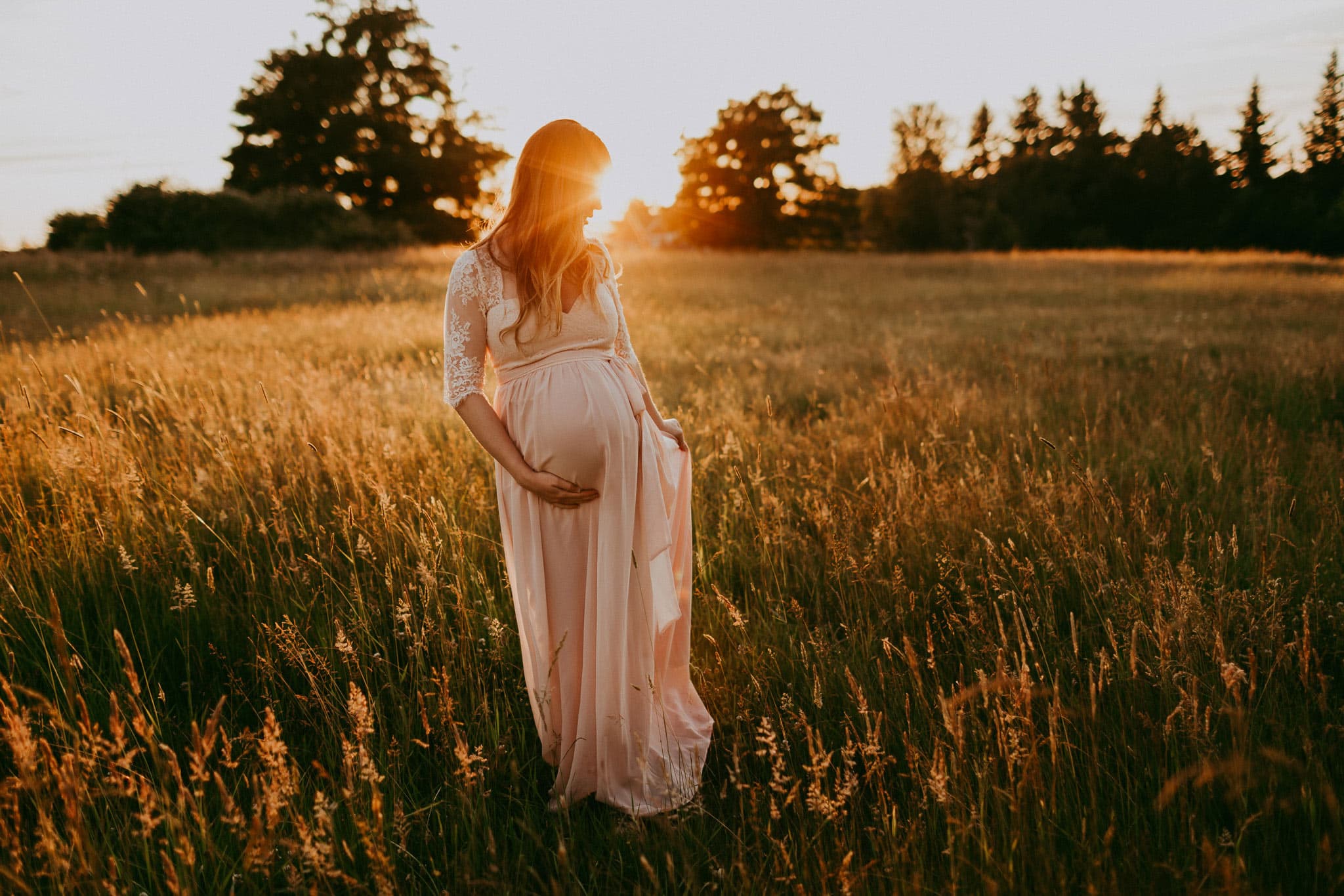 beautiful light during maternity photos in pdx