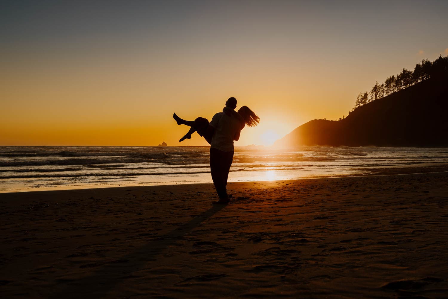 silhouette of a couple at indian beach oregon