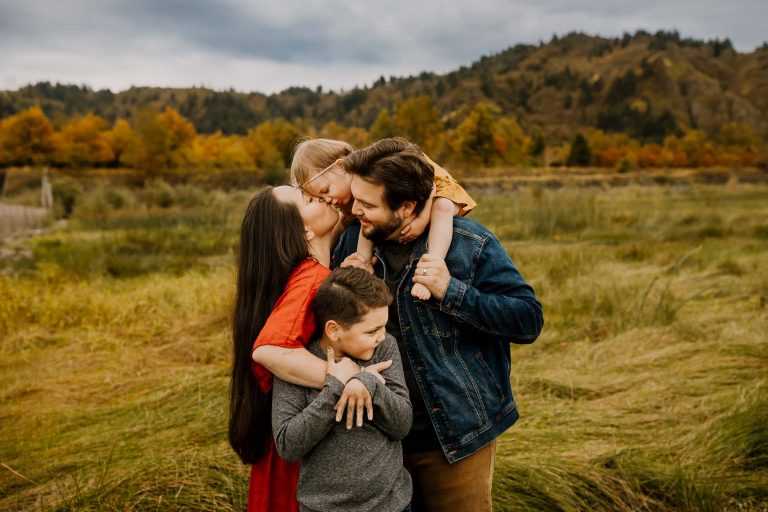 Best Portland Locations for Amazing Fall Family Photos