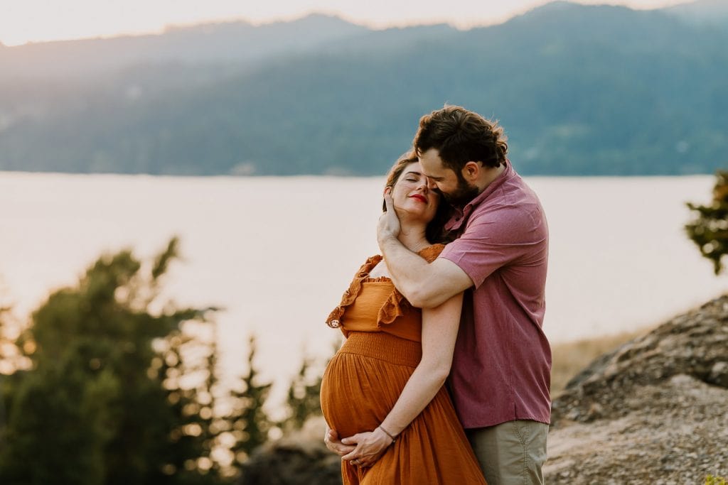 Example of what to wear for maternity photos - pregnant mom in orange maxi dress form joyfolie