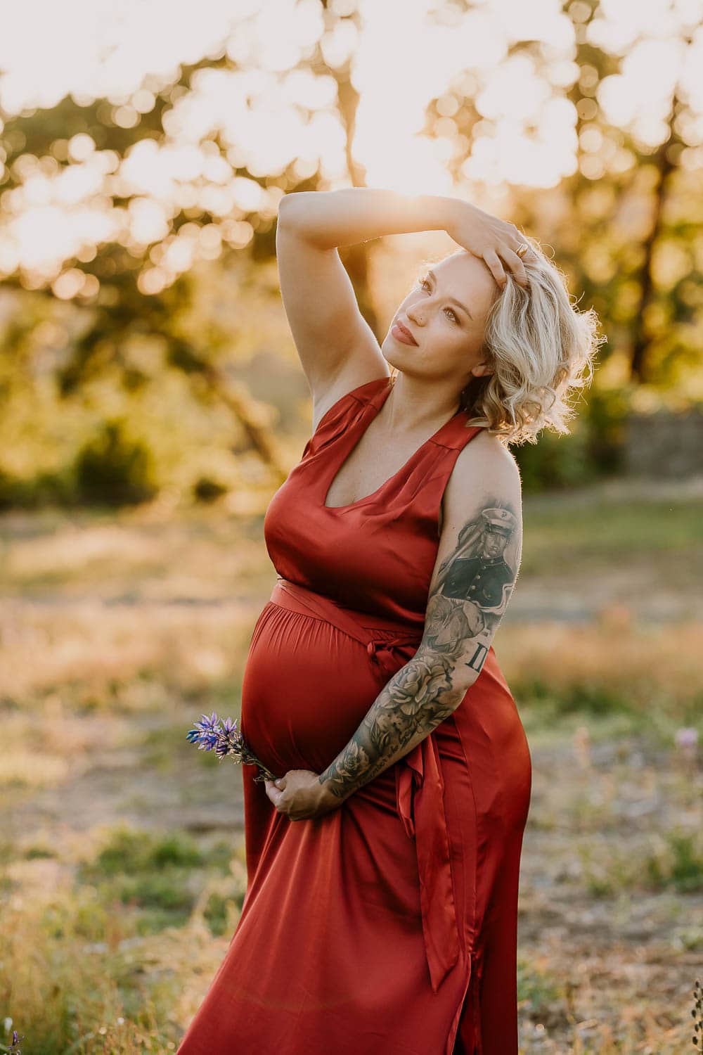 Gorgeous pregnant mama holding a lily in portland oregon